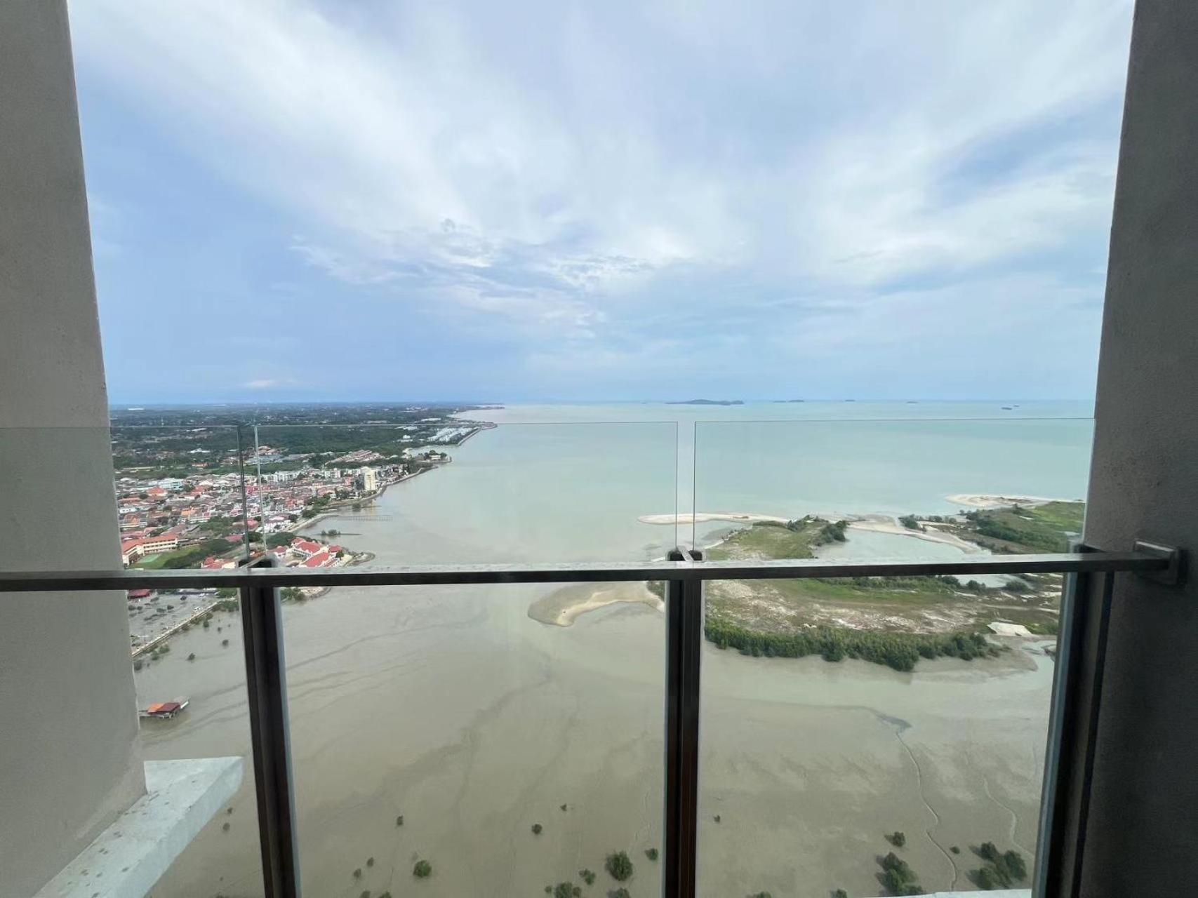 Silverscape Seaview Residences Melaka Bagian luar foto
